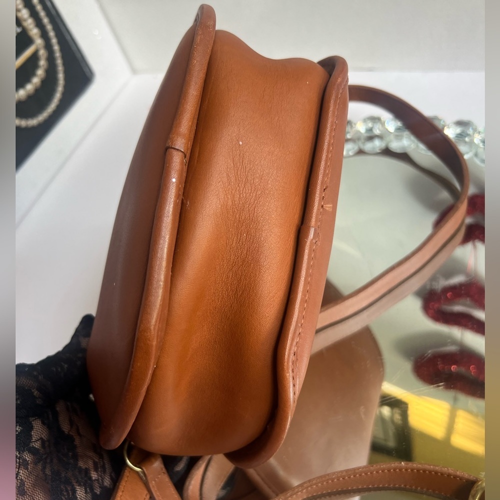 Coach vintage 90s BrownLeather Crossbody Bag with Structured Design - Picture 8 of 12